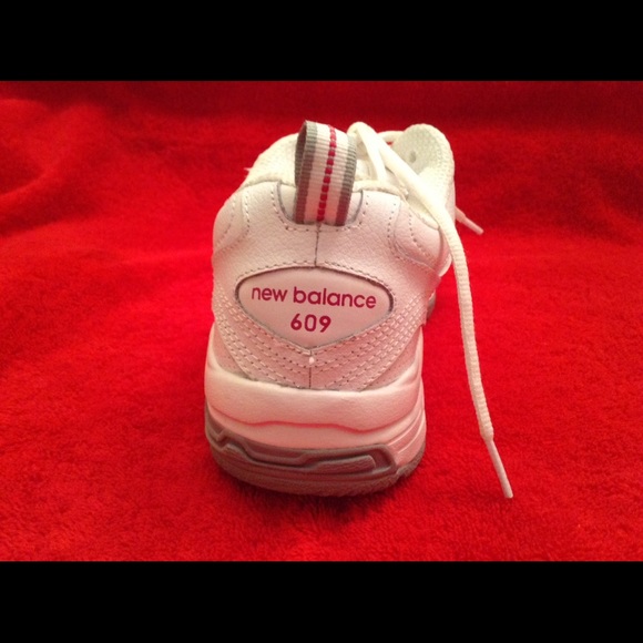 new balance 609  red